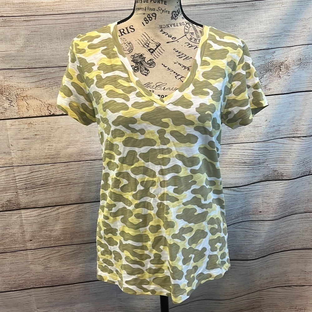 Elliott Lauren Top Tee Shirt Camo V Neck Size XS Cotton Short Sleeves